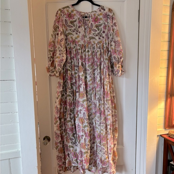 Daughters of India Kyra Maxi in Fuchsia Floral - Picture 2 of 6